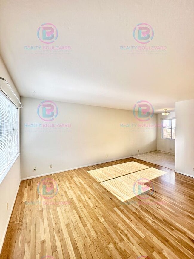 Building Photo - Delightful One-Bedroom + Office Near Idlew...