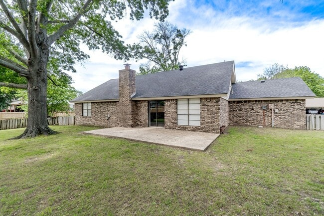 Building Photo - Beautiful 3 Bed 2 Bath Home for Rent in Fo...