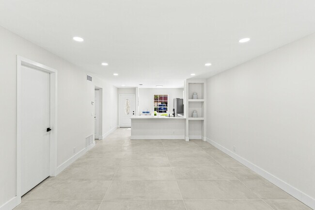 Building Photo - 733 Nantucket Cir