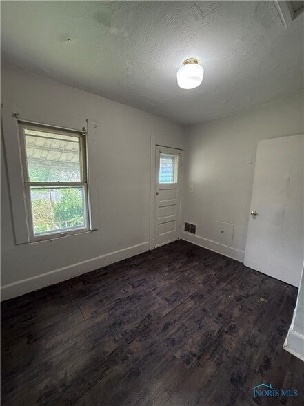 Building Photo - 3412 Maple St