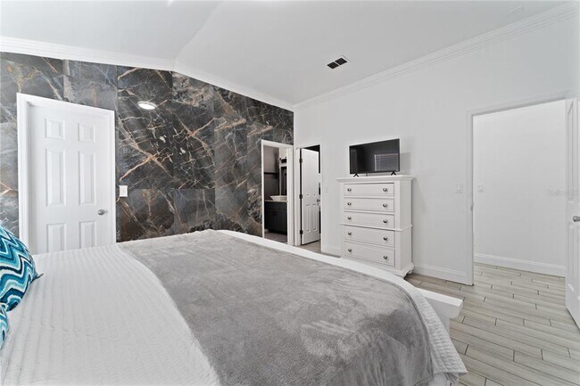 Building Photo - 5565 Loma Vista Loop