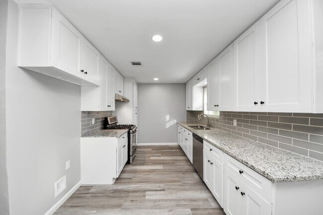 Building Photo - 7922 Sheree St