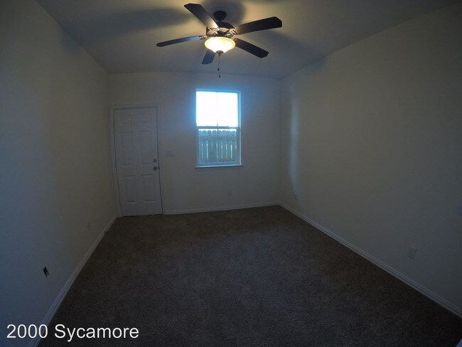 Building Photo - 2000 Sycamore Ave