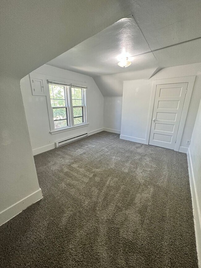 Building Photo - Updated 4-Bedroom Home Near Perry Street –...