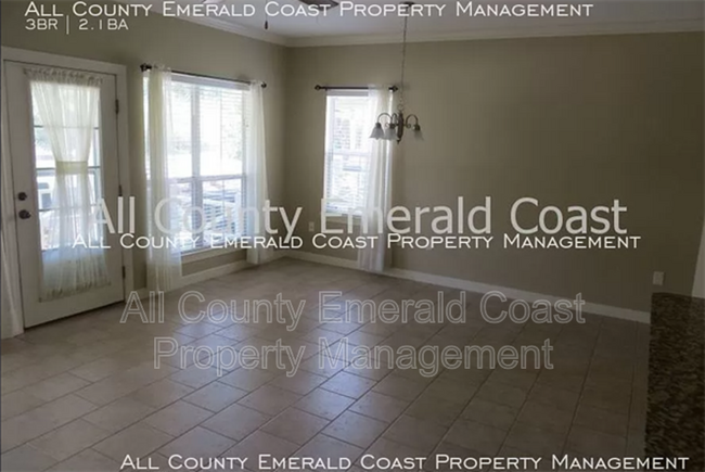 Building Photo - 425 Twin Lakes Ln