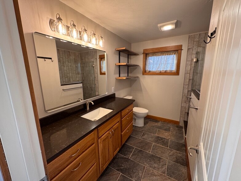 Master Bathroom - 5485 Glenellen Dr