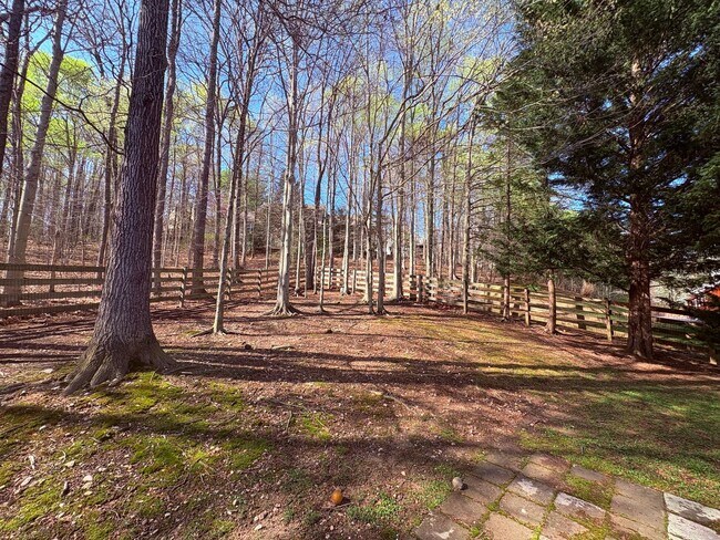 Building Photo - FREDERICKSBURG - MINUTES TO VRE - EASY COMMUTE TO QUANTICO!