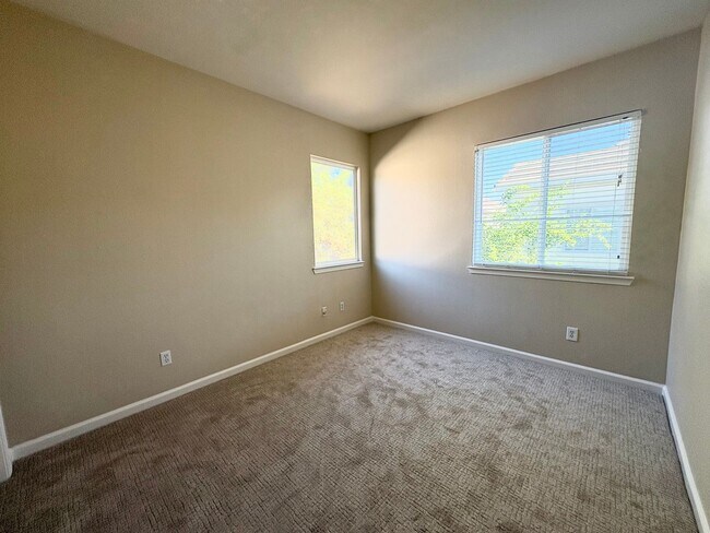 Building Photo - Beautiful 4 Bed 2.5 Bath Garin Ranch Home