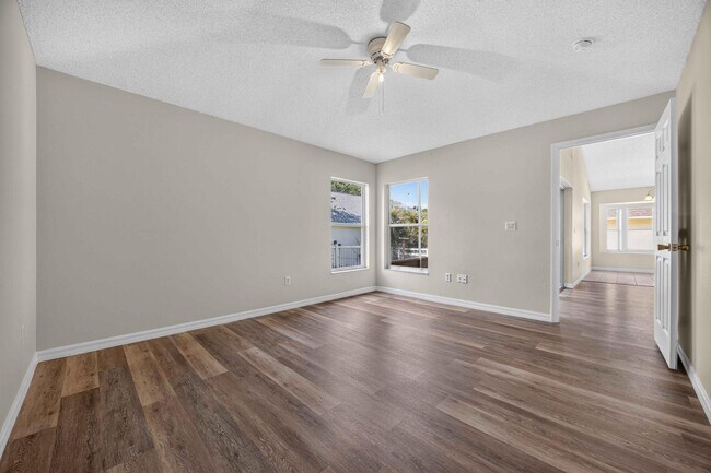 Building Photo - 2364 Paulette Dr