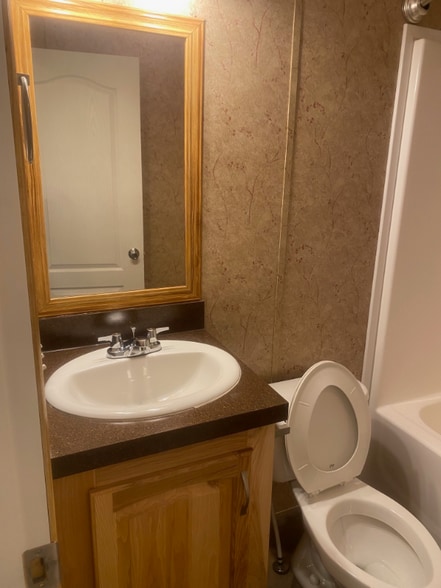 Building Photo - 36 River St