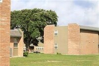 Building Photo - 711 Glenoak Dr