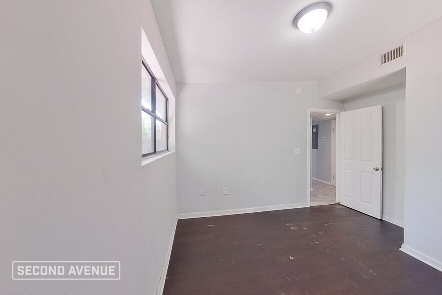 Building Photo - 7029 Fontainebleau Crescent