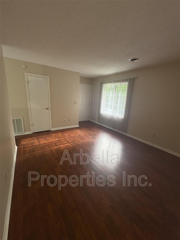 Building Photo - 103 Beech St