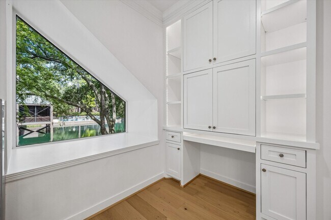 Building Photo - 201 Litchfield Ln