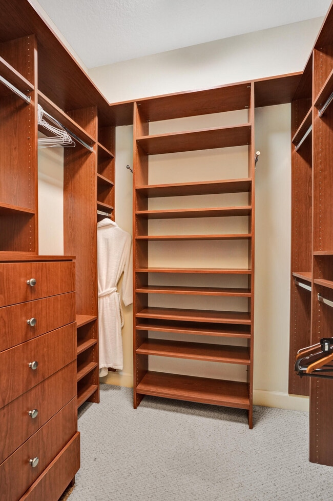 Building Photo - 15910 Lindbergh Ln