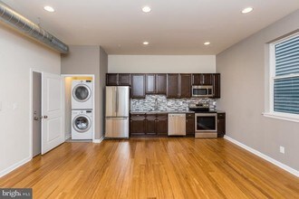Building Photo - 2422 Frankford Ave