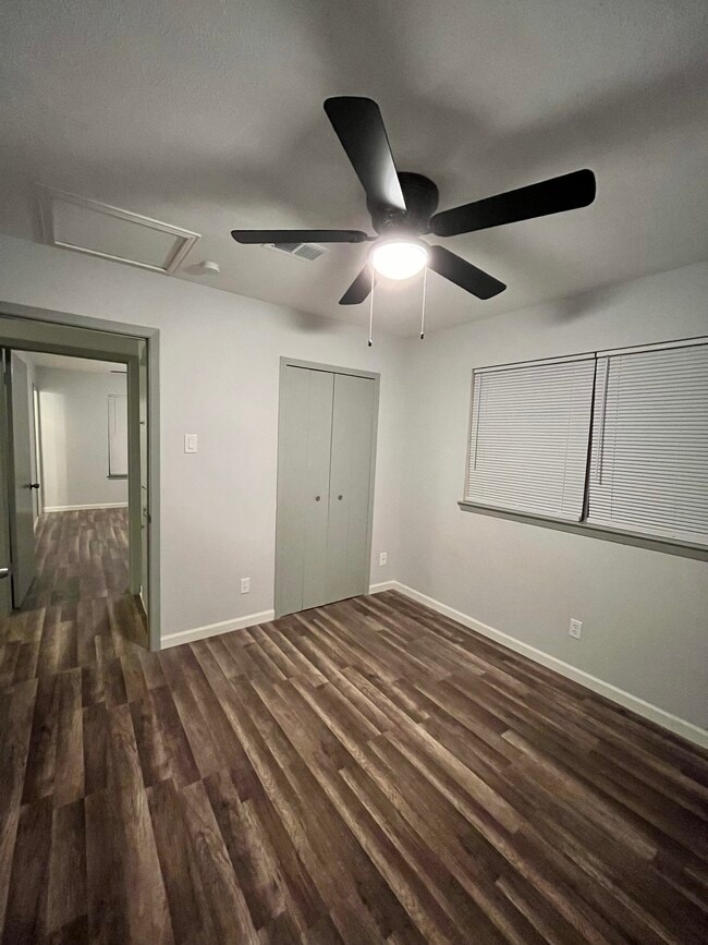 Building Photo - 105 S Forest Crest Dr