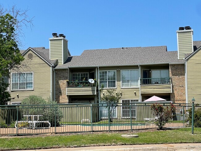Primary Photo - 4113 Esters Rd