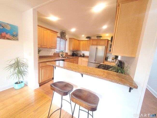 Building Photo - 1093 Shippan Ave