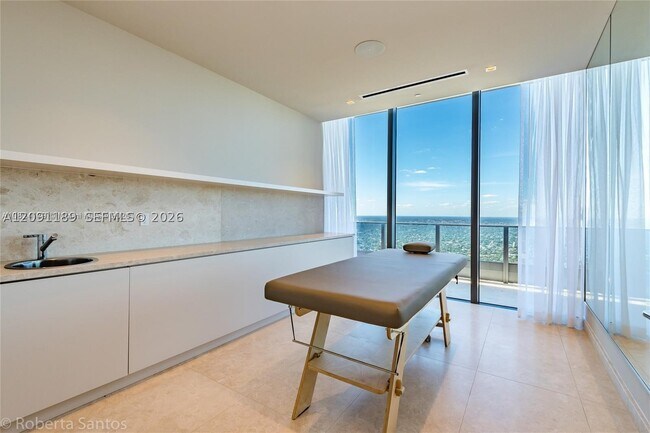 Building Photo - 1000 Brickell Plaza