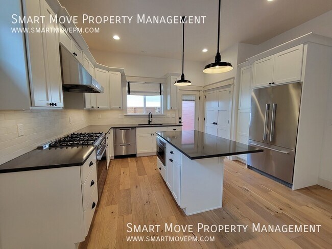 Building Photo - 2463 N Ashgrove Ln