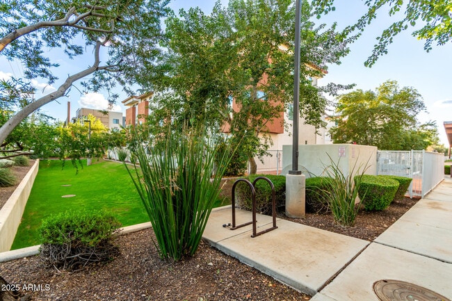 Building Photo - 1270 E Curry Rd