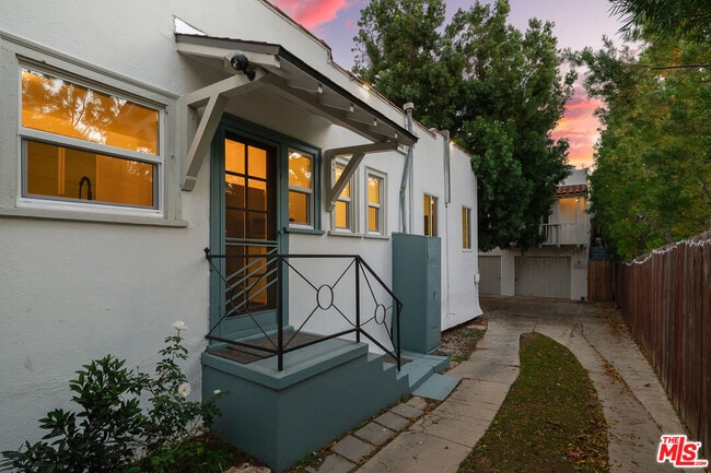 Building Photo - 4316 Kingswell Ave