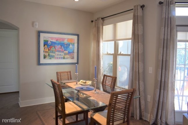 Building Photo - 215 Promenade Vista Street