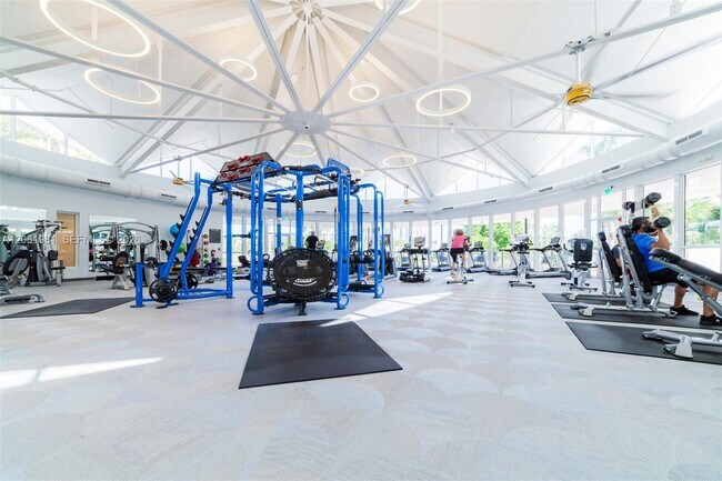 Building Photo - 2500 Parkview Dr