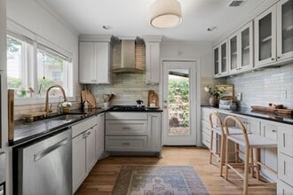 Building Photo - 3004 Oakmont Blvd