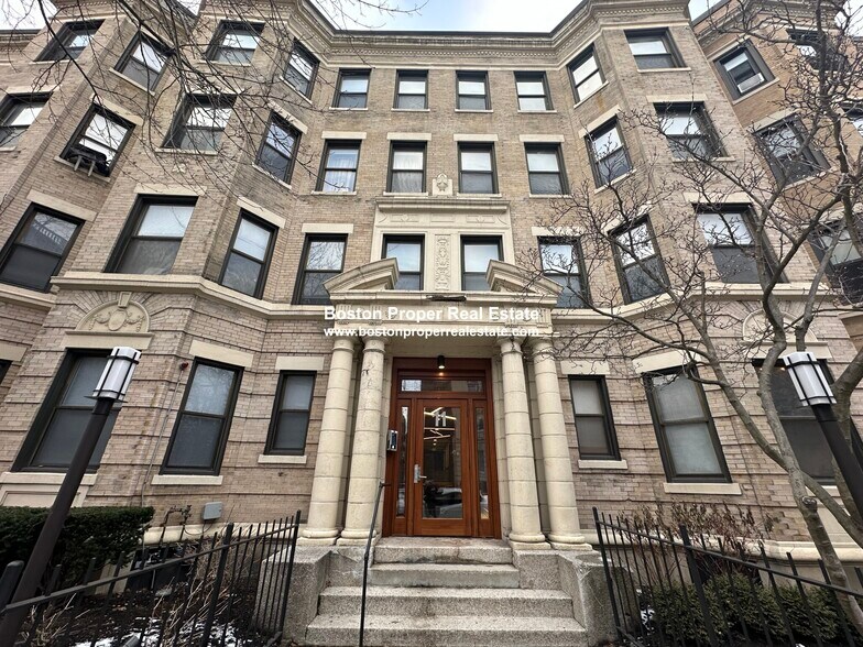 Building Photo - 107 Queensberry St