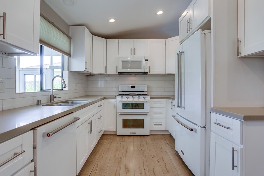 Building Photo - 3560 Turquoise Ln