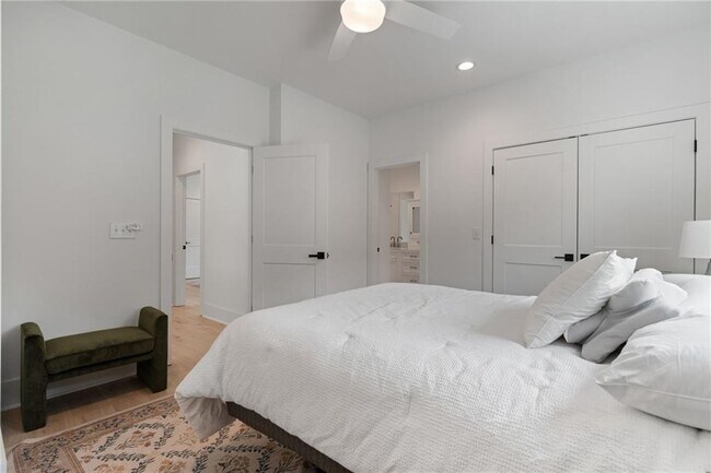 Building Photo - 2071 Fairhaven Cir NE