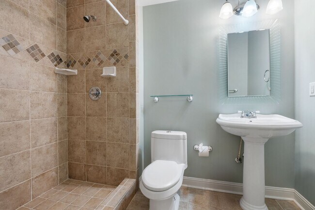 Building Photo - Gorgeous Lake Hogan Farms townhome available NOW!