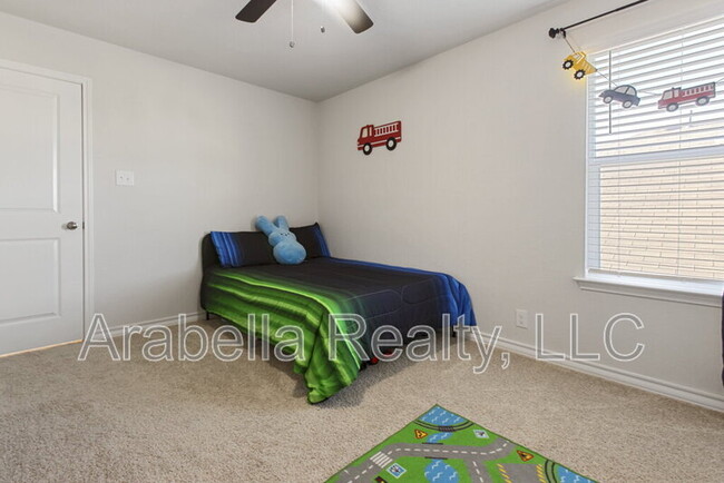 Building Photo - 955 Brown Thrasher