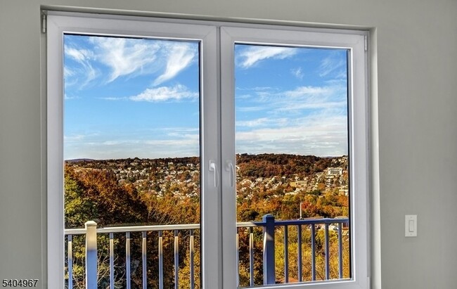 Building Photo - 318 Dixon Ave