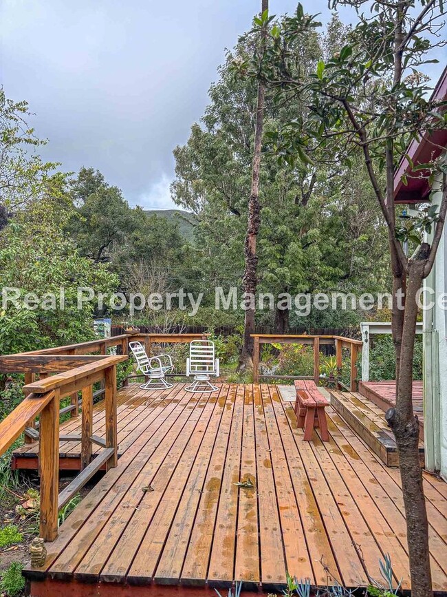 Building Photo - AVAILABLE JUNE - 4 Bed / 2 Bath Home locat...