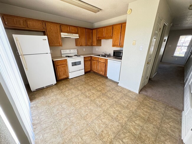 Building Photo - 360 Virtual Tour Available