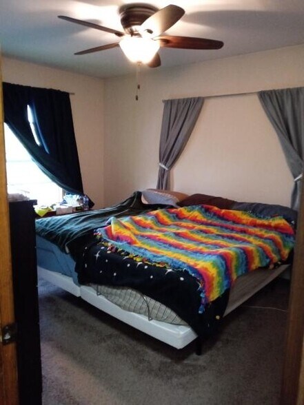 Building Photo - 300 E Saratoga St