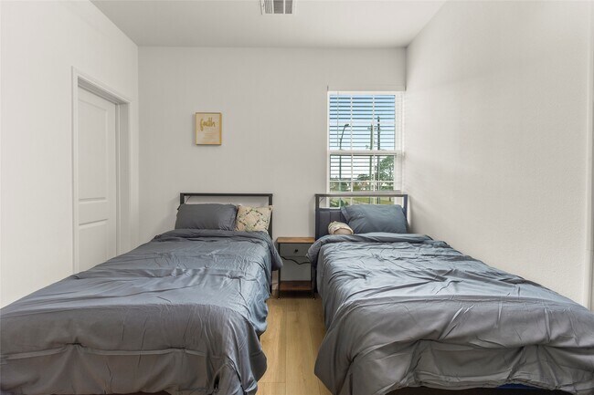 Building Photo - 1266 Oakmont Bnd Dr