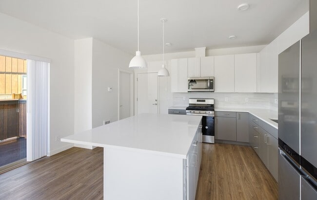 Building Photo - Beautiful 3 Bedroom Home Located in Ten Trails Black Diamond