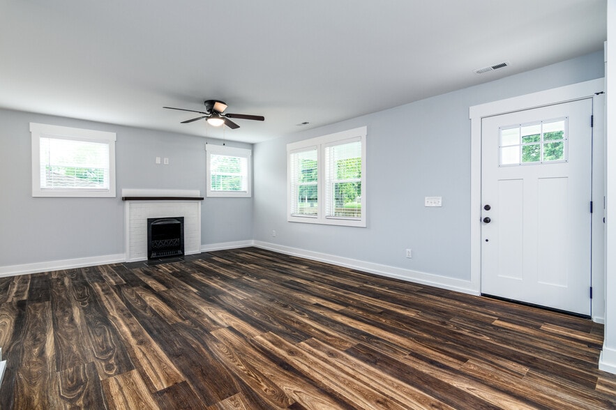 Living Room - 503 Hampton St