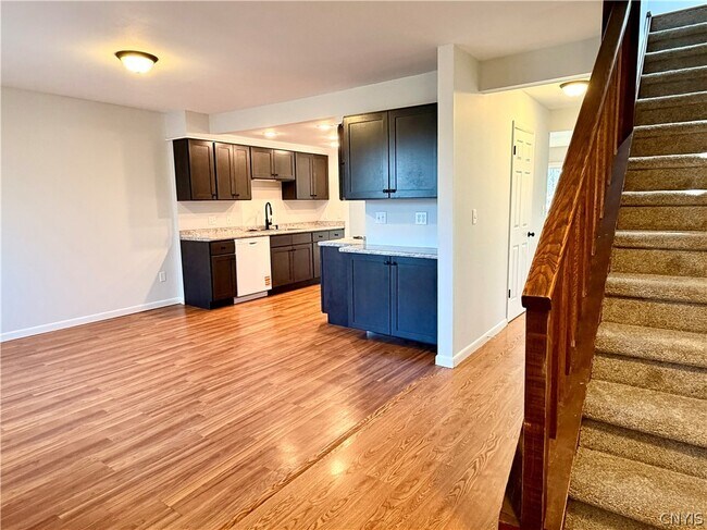 Building Photo - 14 Pond Path