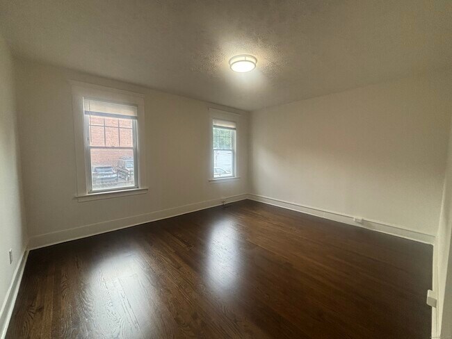 Building Photo - 155 Elm St