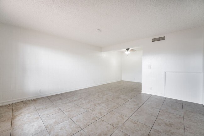 Building Photo - 1 Bedroom Downstairs  Condo Unit Near the Strip! Move in Special $199 for the first month rent!