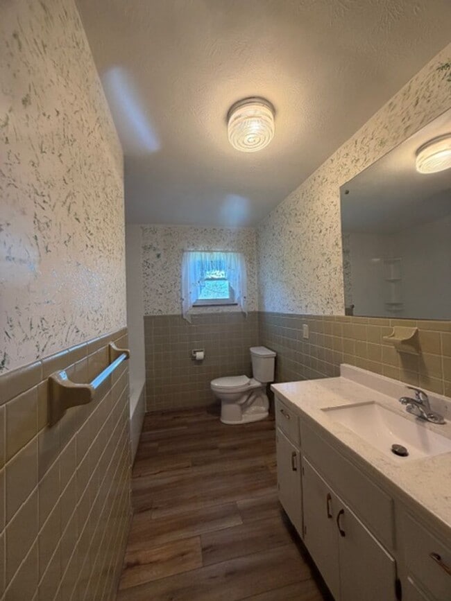 Building Photo - Maryville 37801 - Newly Remodeled 2 bedroom 2 full bath rancher with carport - Contact Debra John...