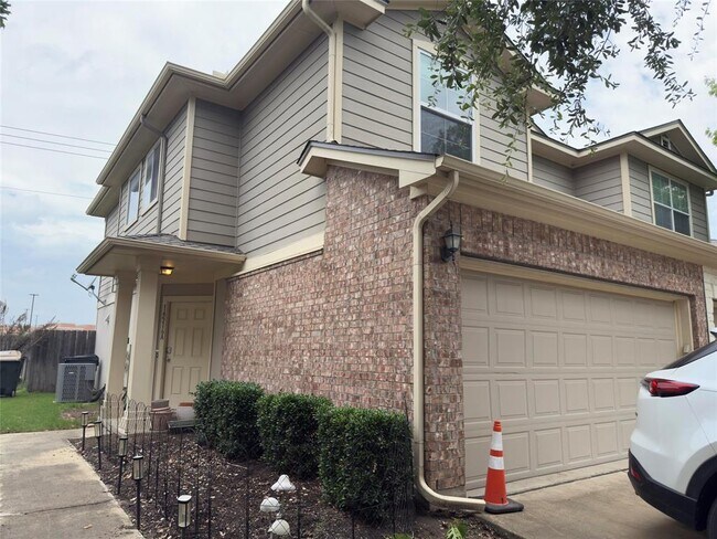 Building Photo - 14516 Charles Dickens Dr