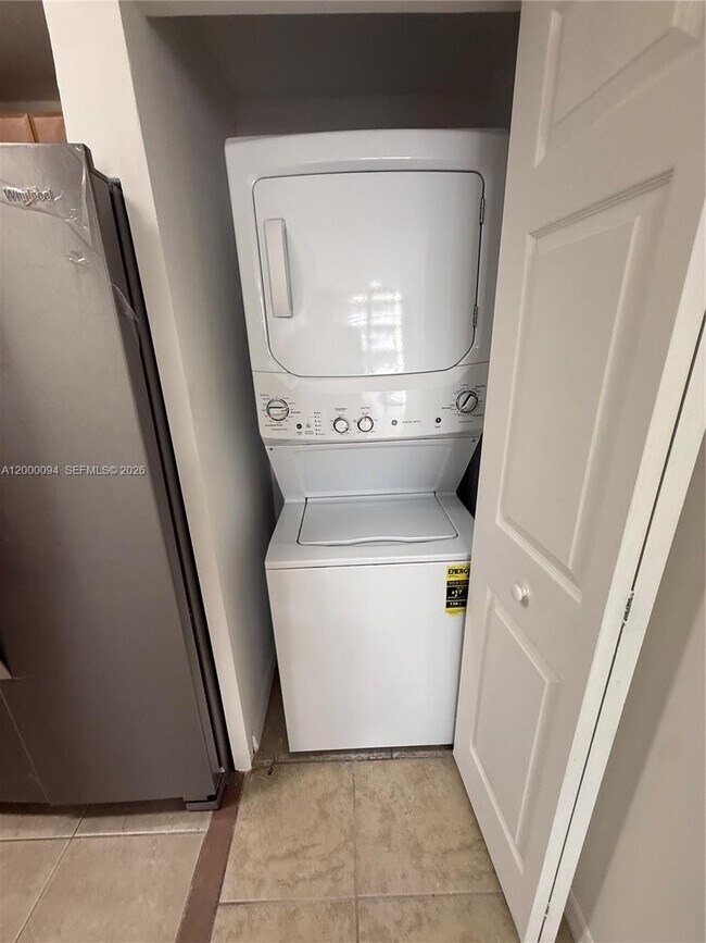 Building Photo - 119 SW 6th Ave