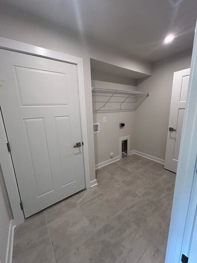 Building Photo - Austin Woods New Townhouse, North Chesterf...