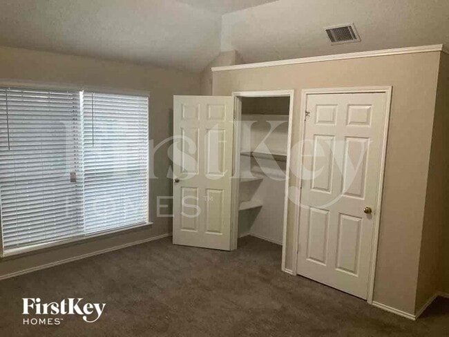 Building Photo - 2329 Bent Brook Dr